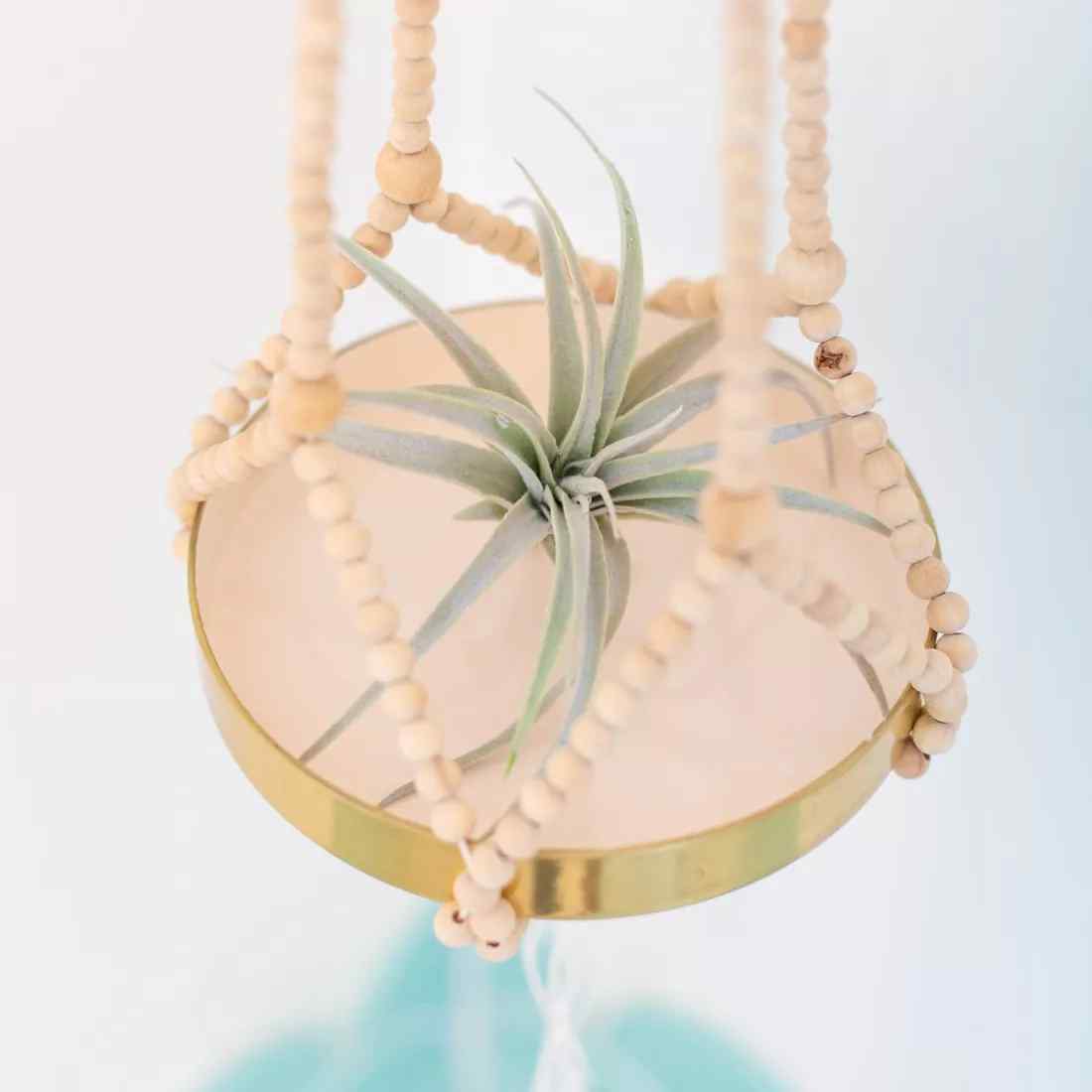 Cuier de plante cu mărgele